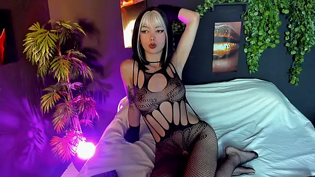 Evelyn Russoo online show from 09/11/25, 02:28