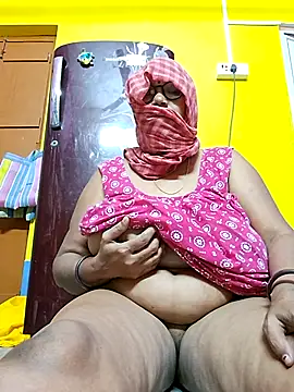 Snapshot of mistirani chatting on 09/30/25, 07:19 mistirani online show from 09/30/25, 07:19