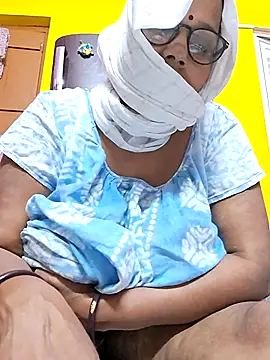 Snapshot of mistirani chatting on 10/09/25, 12:36 mistirani online show from 10/09/25, 12:36