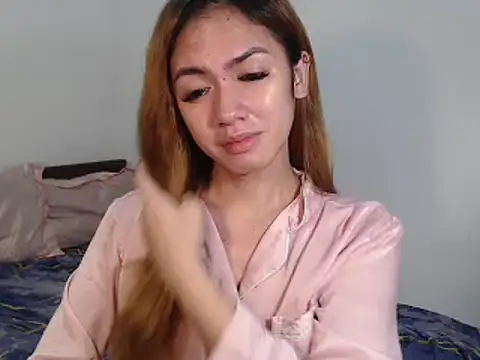 urGoddessChloexxx online show from 12/15/25, 11:42