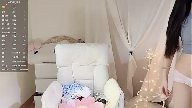 Snapshot of MM-feifei chatting on 10/18/25, 03:46 MM-feifei online show from 10/18/25, 03:46