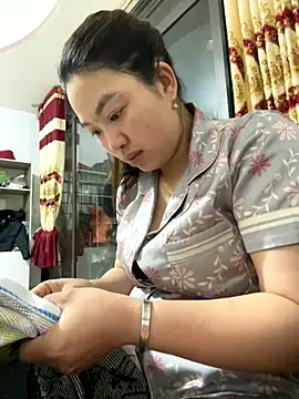 Nhung584 online show from 10/12/25, 01:10