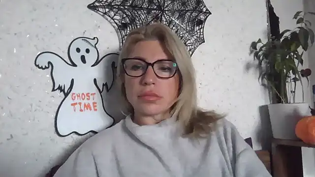 fox red lady7 online show from 10/30/25, 06:48