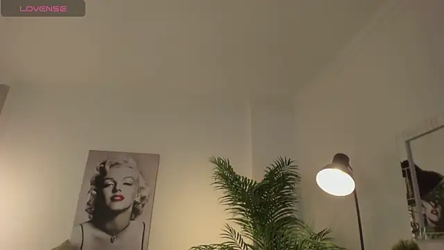 LUNAA    online show from 11/13/25, 03:38