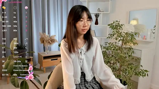 UdelaDodson online show from 10/04/25, 03:21