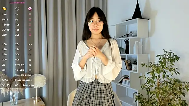 UdelaDodson online show from 10/25/25, 01:13