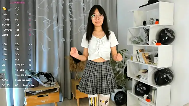 UdelaDodson online show from 10/30/25, 01:07