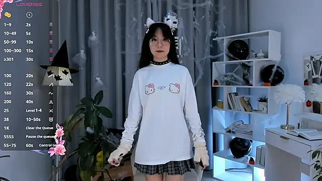 UdelaDodson online show from 10/31/25, 01:06