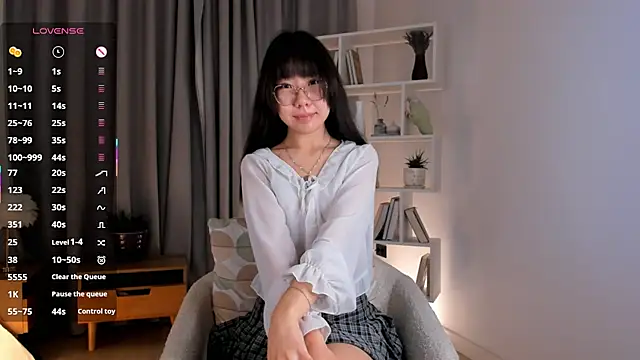 UdelaDodson online show from 12/05/25, 01:25