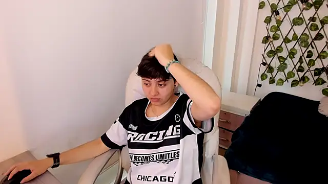 Nathaly ds online show from 11/18/25, 07:40