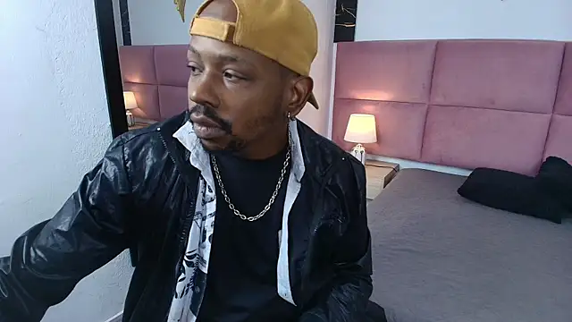 Snapshot of muller_asher chatting on 10/17/25, 08:00 muller asher online show from 10/17/25, 08:00