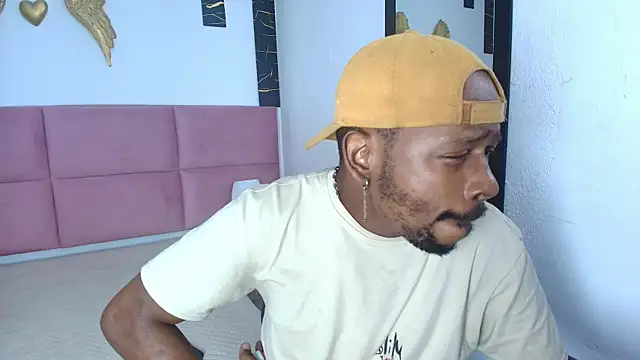 Snapshot of muller_asher chatting on 10/31/25, 09:05 muller asher online show from 10/31/25, 09:05