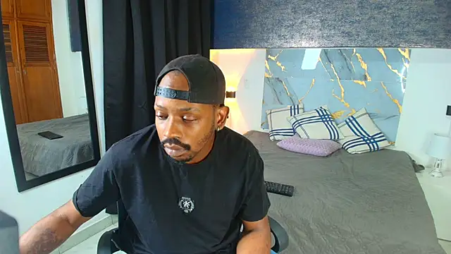 Snapshot of muller_asher chatting on 11/30/25, 03:32 muller asher online show from 11/30/25, 03:32