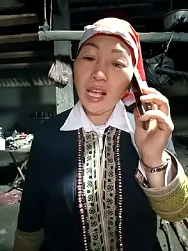 Snapshot of Exembin chatting on 10/20/25, 03:51 Exembin online show from 10/20/25, 03:51