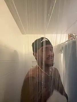 Snapshot of tyrek5051 chatting on 10/28/25, 02:09 tyrek5051 online show from 10/28/25, 02:09