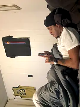 Snapshot of tyrek5051 chatting on 11/03/25, 04:19 tyrek5051 online show from 11/03/25, 04:19