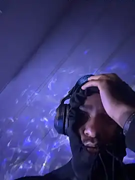 Snapshot of tyrek5051 chatting on 11/13/25, 07:29 tyrek5051 online show from 11/13/25, 07:29