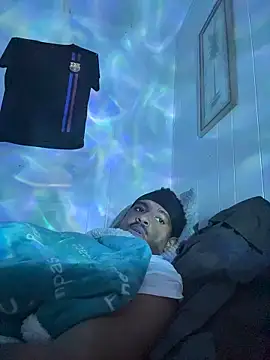 Snapshot of tyrek5051 chatting on 11/17/25, 05:35 tyrek5051 online show from 11/17/25, 05:35