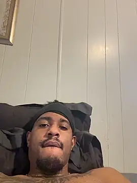 Snapshot of tyrek5051 chatting on 11/17/25, 05:41 tyrek5051 online show from 11/17/25, 05:41