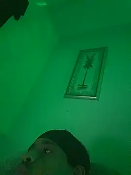 Snapshot of tyrek5051 chatting on 11/22/25, 04:33 tyrek5051 online show from 11/22/25, 04:33