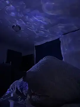 Snapshot of tyrek5051 chatting on 11/23/25, 02:44 tyrek5051 online show from 11/23/25, 02:44