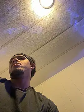 Snapshot of tyrek5051 chatting on 11/30/25, 05:06 tyrek5051 online show from 11/30/25, 05:06