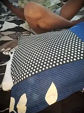 Snapshot of Sexey-Puja chatting on 09/27/25, 05:12 Sexey-Puja online show from 09/27/25, 05:12