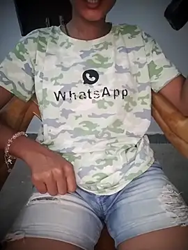 Snapshot of Sexey-Puja chatting on 09/28/25, 03:56 Sexey-Puja online show from 09/28/25, 03:56