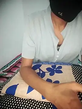 Snapshot of Sexey-Puja chatting on 10/01/25, 04:40 Sexey-Puja online show from 10/01/25, 04:40