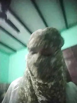 Snapshot of Sexey-Puja chatting on 10/19/25, 02:34 Sexey-Puja online show from 10/19/25, 02:34