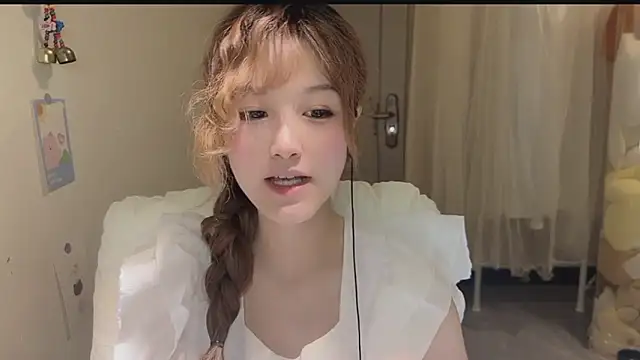 Snapshot of FuFu-puff chatting on 10/06/25, 12:13 FuFu-puff online show from 10/06/25, 12:13