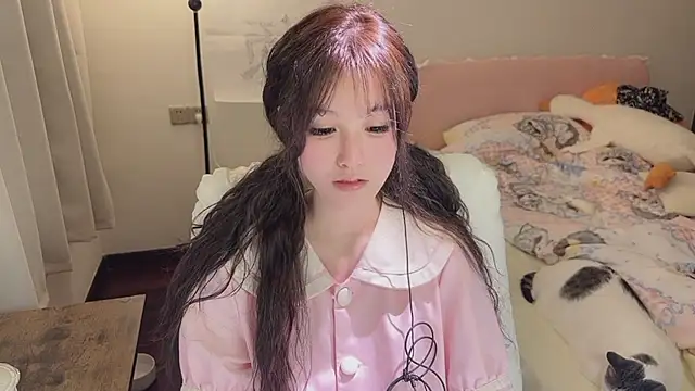 Snapshot of FuFu-puff chatting on 11/22/25, 02:49 FuFu-puff online show from 11/22/25, 02:49