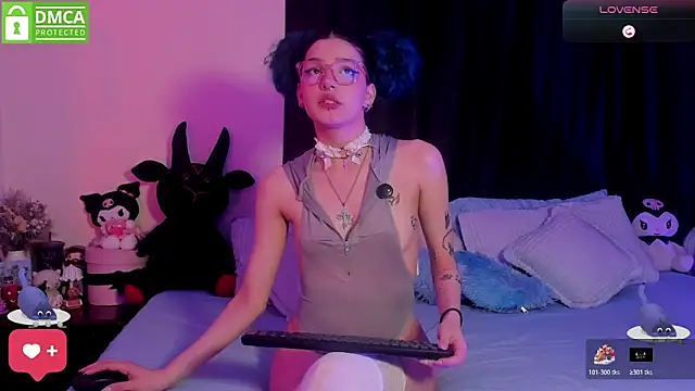 Snapshot of Bluedarkelf888 chatting on 12/04/25, 12:20 Bluedarkelf888 online show from 12/04/25, 12:20