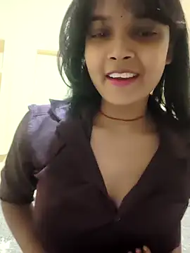 RAYI Queen 2 online show from 11/10/25, 07:24