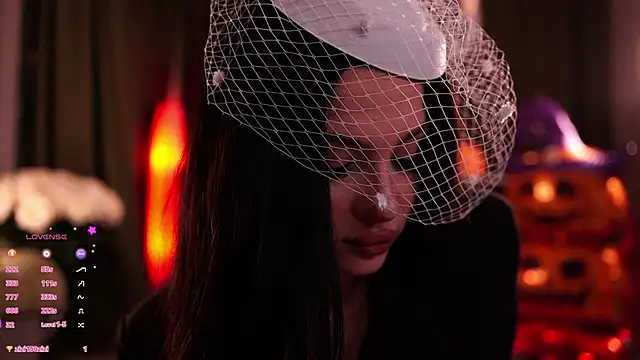 MaryHols online show from 10/31/25, 04:08