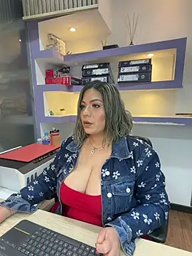 isabella horney  online show from 05/19/26, 12:33