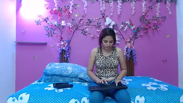 Snapshot of skinnybarbie022 chatting on 02/06/26, 02:49 skinnybarbie022 online show from 02/06/26, 02:49