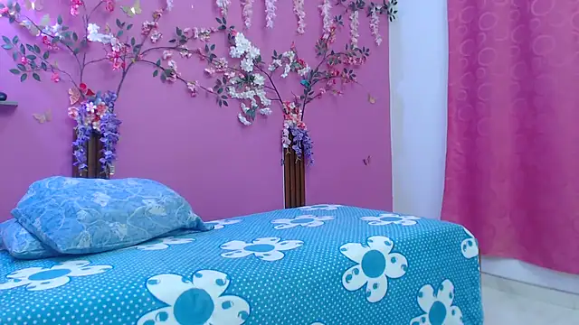 Snapshot of skinnybarbie022 chatting on 02/10/26, 12:15 skinnybarbie022 online show from 02/10/26, 12:15
