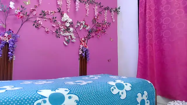 Snapshot of skinnybarbie022 chatting on 05/31/26, 12:19 skinnybarbie022 online show from 05/31/26, 12:19