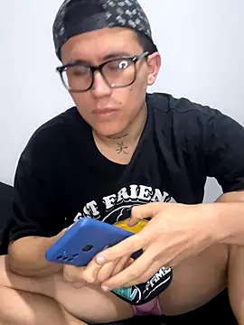 Snapshot of Kurtxxx22 chatting on 11/03/25, 01:40 Kurtxxx22 online show from 11/03/25, 01:40