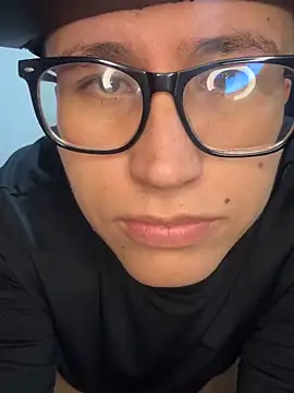 Snapshot of Kurtxxx22 chatting on 11/06/25, 03:29 Kurtxxx22 online show from 11/06/25, 03:29