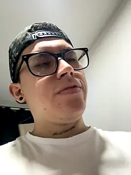 Snapshot of Kurtxxx22 chatting on 11/07/25, 05:07 Kurtxxx22 online show from 11/07/25, 05:07