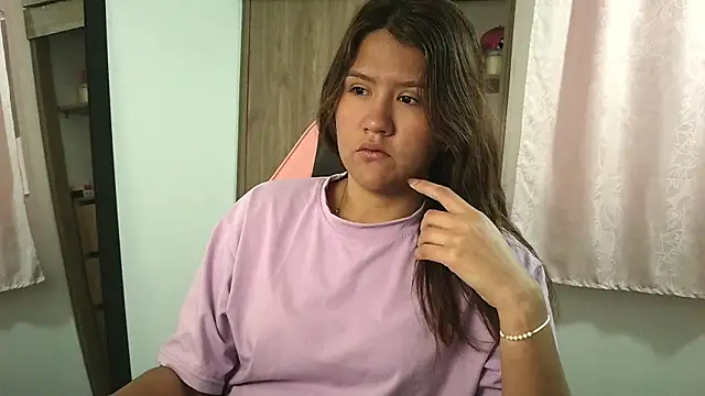 Oliviawatson1 online show from 10/02/25, 12:12