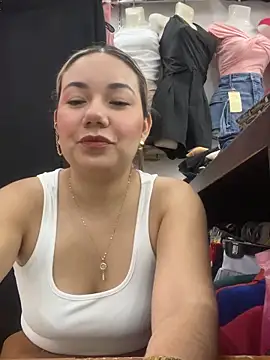 Snapshot of Fabii15 chatting on 09/22/25, 11:07 Fabii15 online show from 09/22/25, 11:07