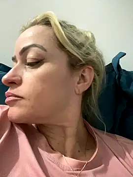 Snapshot of Alerquinasc chatting on 10/01/25, 03:45 Alerquinasc online show from 10/01/25, 03:45