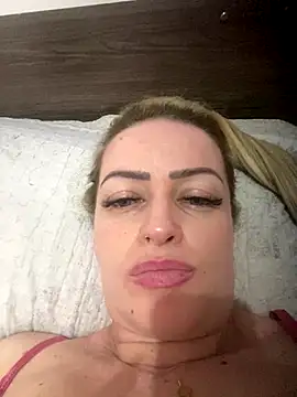 Snapshot of Alerquinasc chatting on 10/18/25, 03:53 Alerquinasc online show from 10/18/25, 03:53