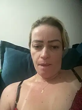 Snapshot of Alerquinasc chatting on 11/18/25, 05:23 Alerquinasc online show from 11/18/25, 05:23