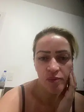 Snapshot of Alerquinasc chatting on 11/27/25, 07:32 Alerquinasc online show from 11/27/25, 07:32