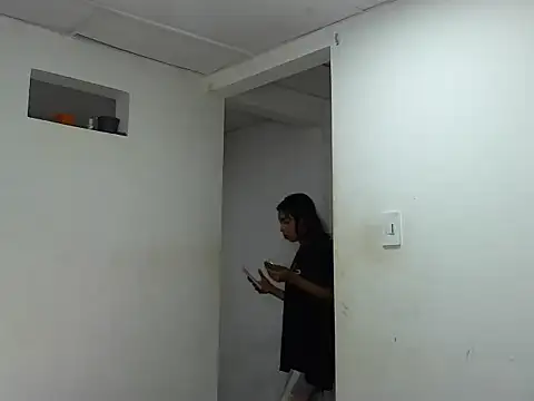 Snapshot of MeganAndMax@xh chatting on 10/04/25, 12:52 MeganAndMaxxh online show from 10/04/25, 12:52