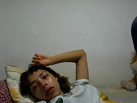 Snapshot of MeganAndMax@xh chatting on 10/19/25, 04:57 MeganAndMaxxh online show from 10/19/25, 04:57